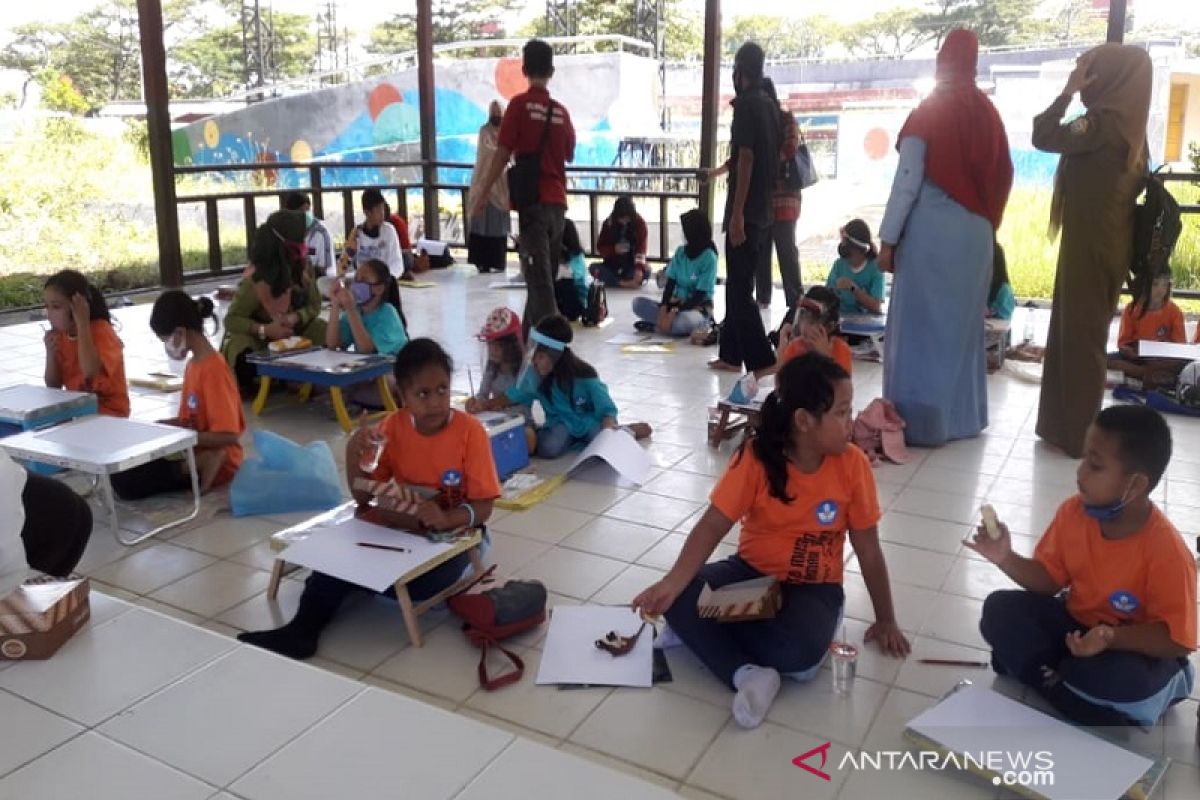 Siswa di Kendari diberi pelatihan seni-budaya menuju normal baru