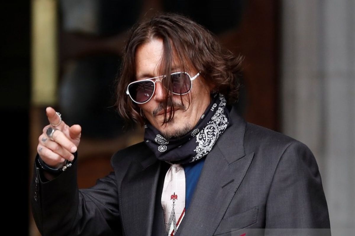 Johnny Depp dituduh serang Amber Heard saat mabuk di pesawat