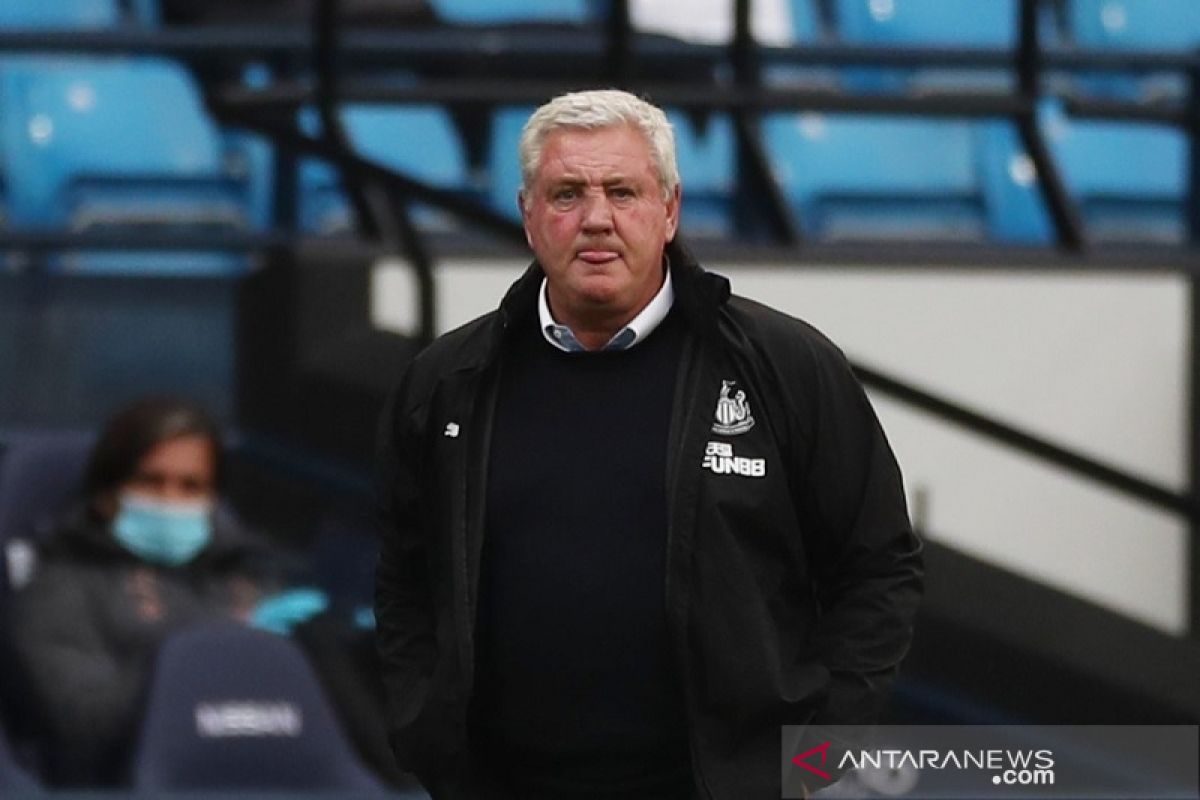 Pelatih Newcastle tuntut reaksi positif setelah jadi bulan-bulanan City