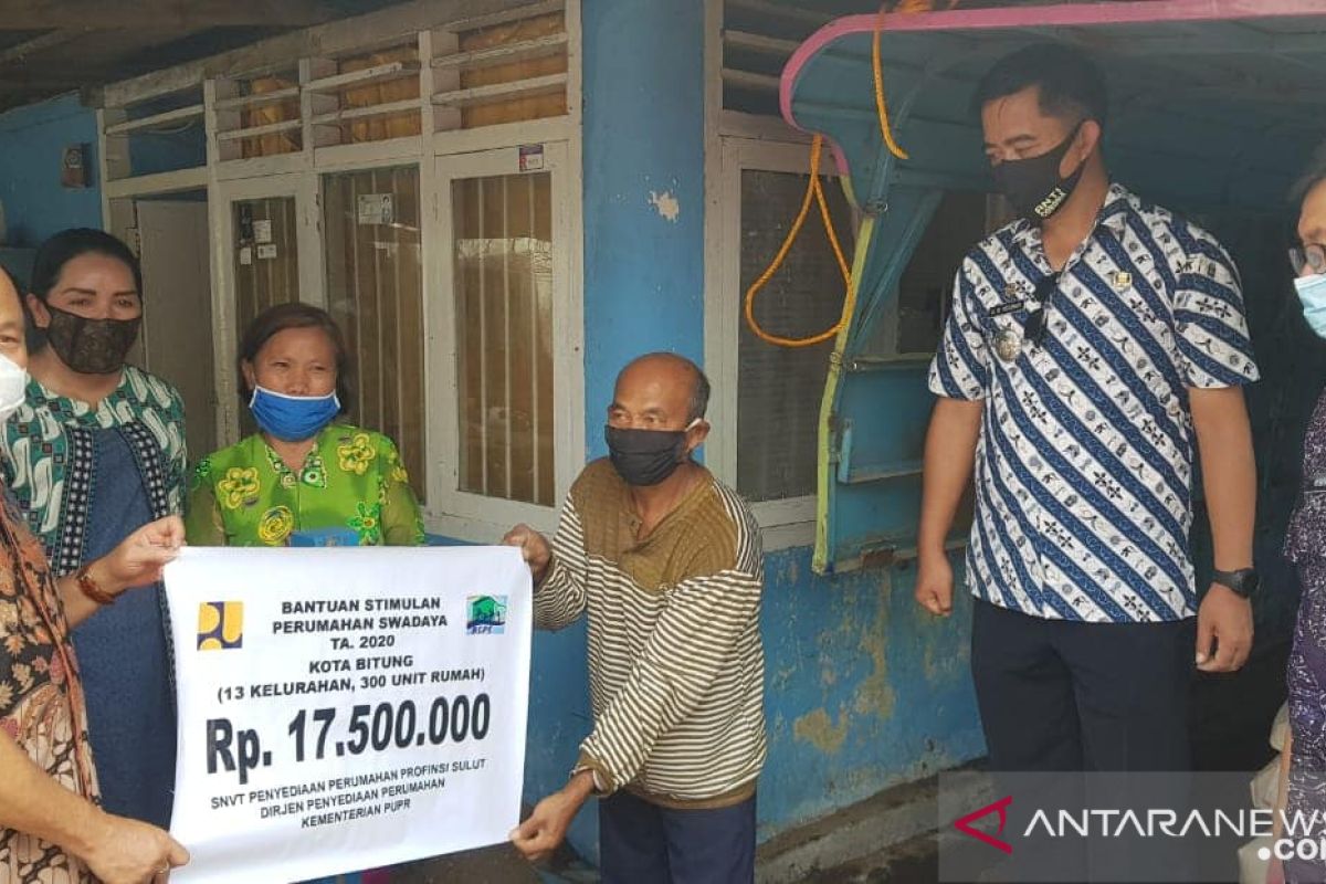 Pemkot serahkan bantuan perumahan kepada warga kurang mampu