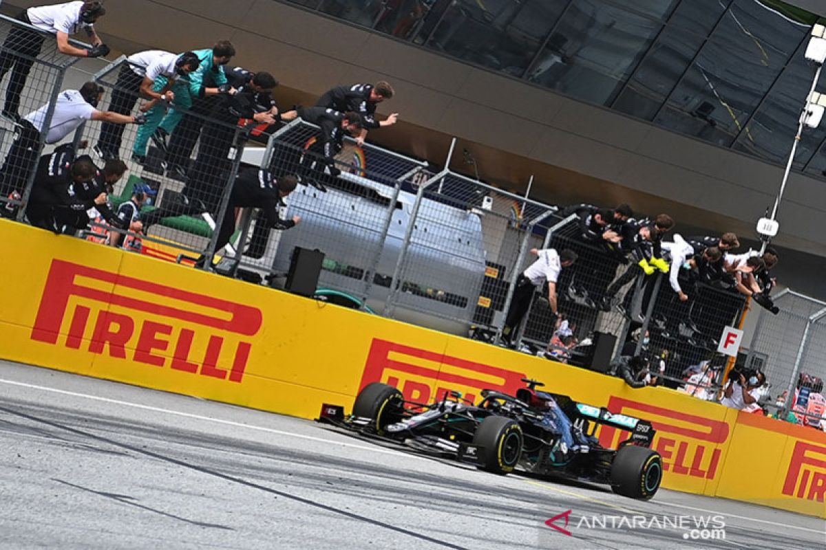 Hamilton juarai GP Styria setelah dua Ferrari bertabrakan