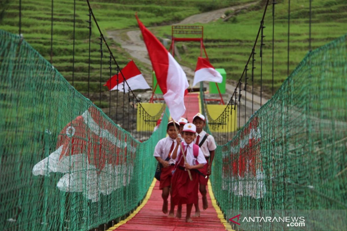 Satgas Pamtas RI-RDTL bangun jembatan gantung untuk warga di perbatasan