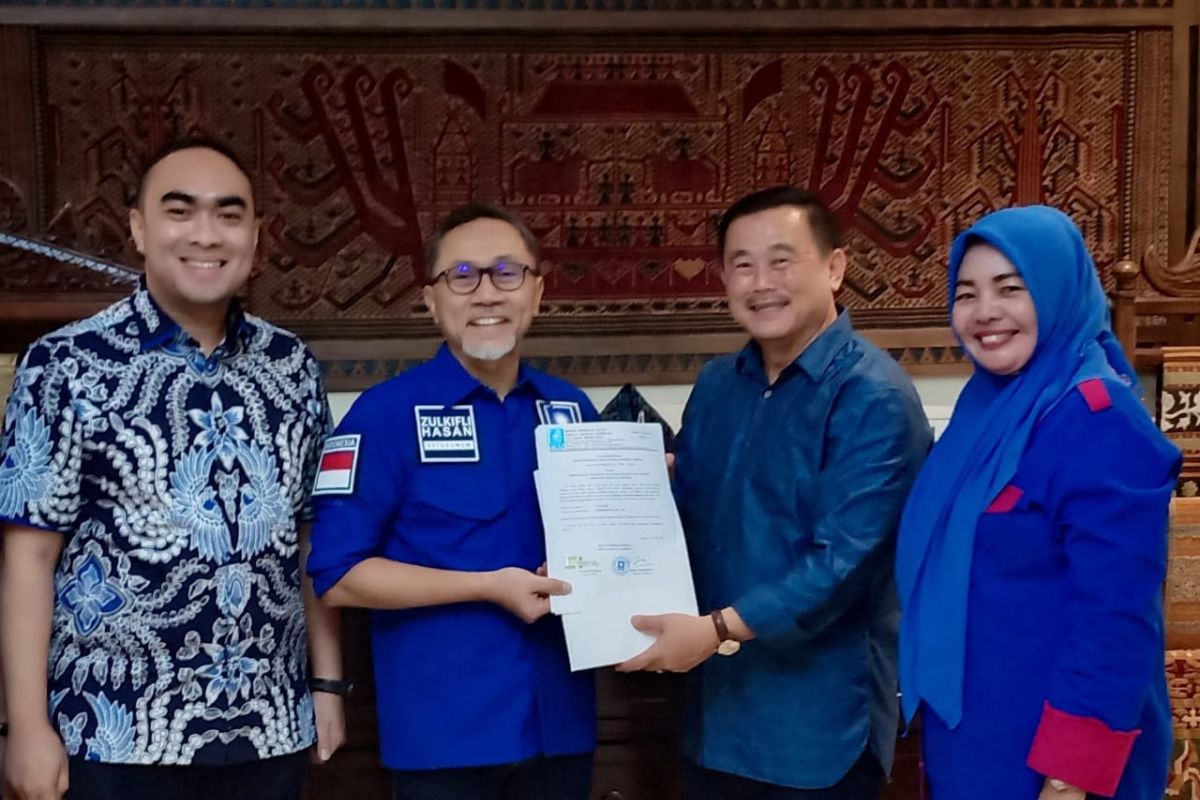 DPP PAN Serahkan SK Dukungan Kepada Halim - Komperensi