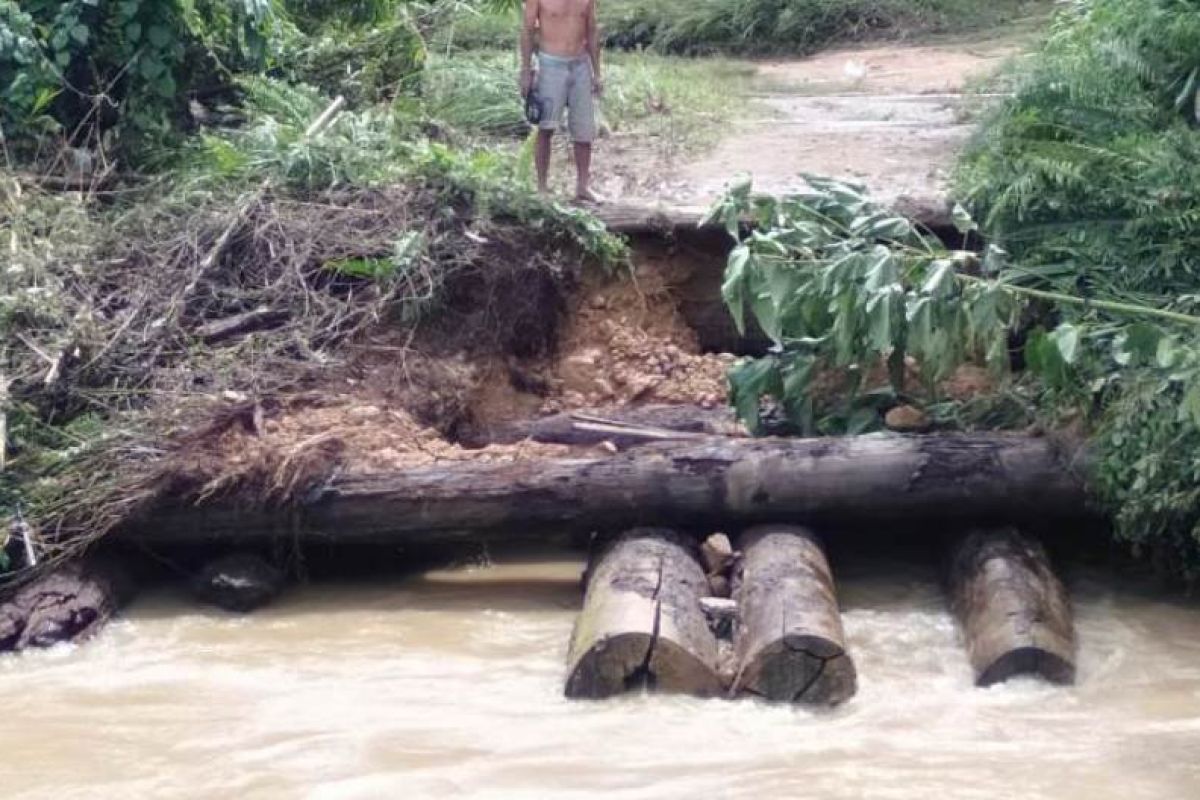 Gumas segera perbaiki jembatan Masukih yang hanyut diterjang arus sungai