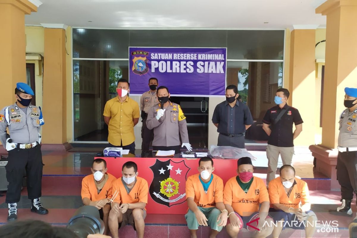 Polres Siak sita 16 ton bawang merah ilegal akan dijual ke Pasar Arengka