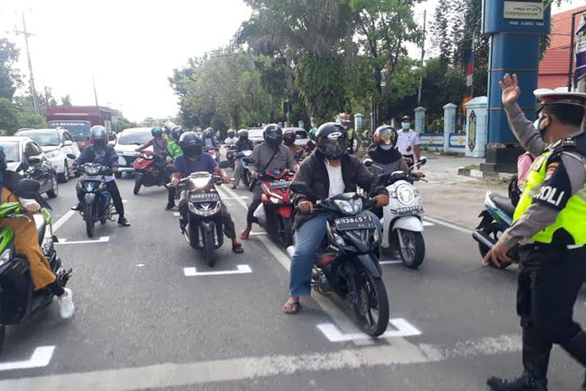 Pengendara di Palangka Raya terapkan sosial distancing di jalan raya