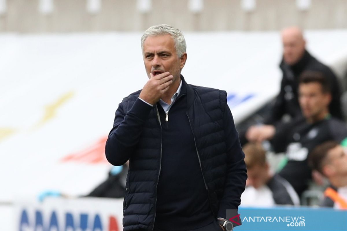 Mourinho prioritas beli penyerang  baru untuk Spurs