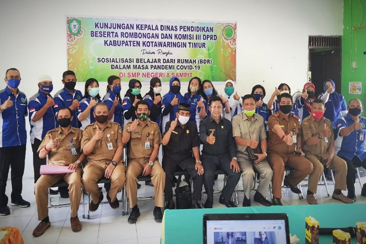 Komisi III DPRD Kotim kunjungi sekolah pantau penerapan belajar dari rumah