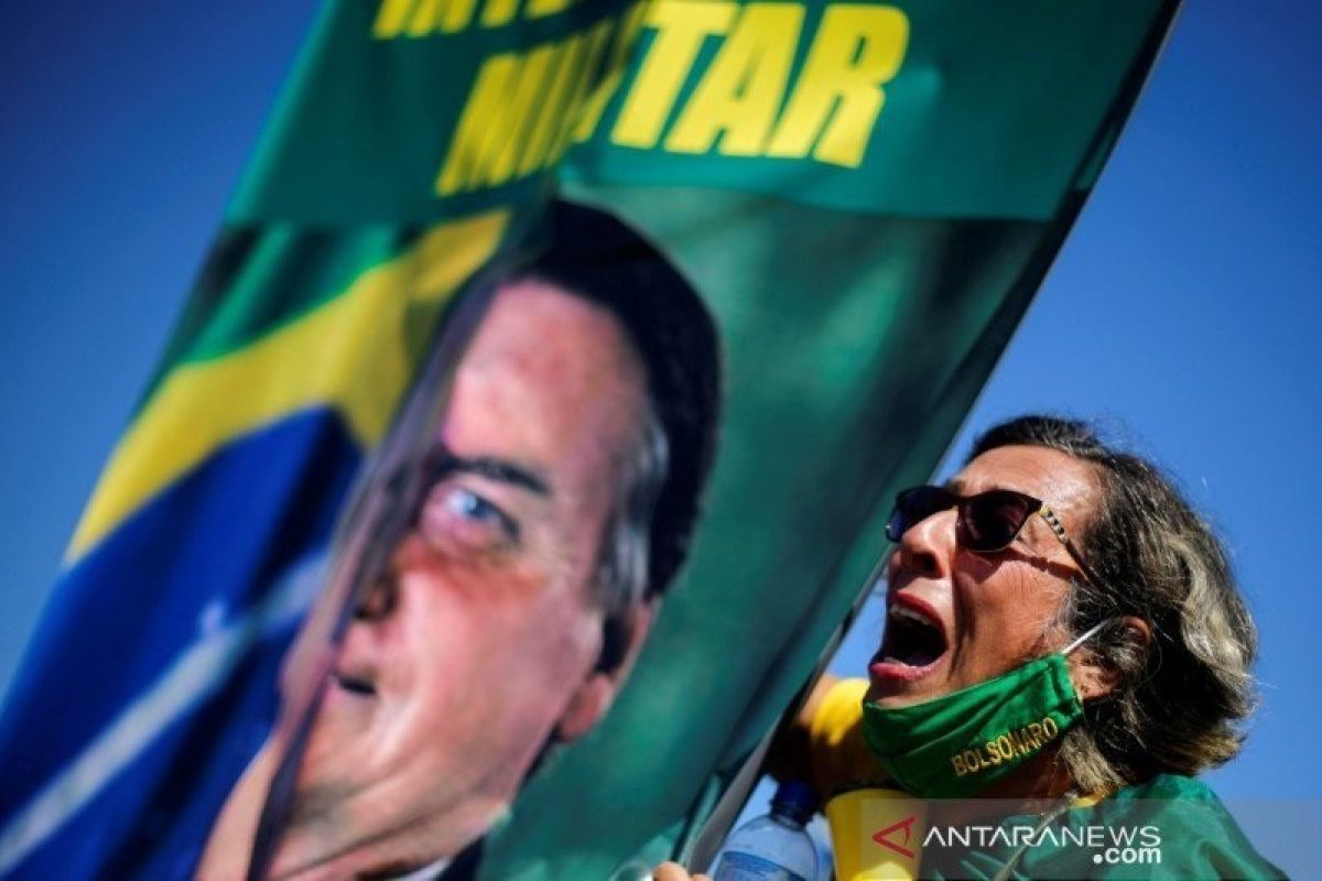 Pendukung Jair Bolsonaro diblokir Facebook secara global