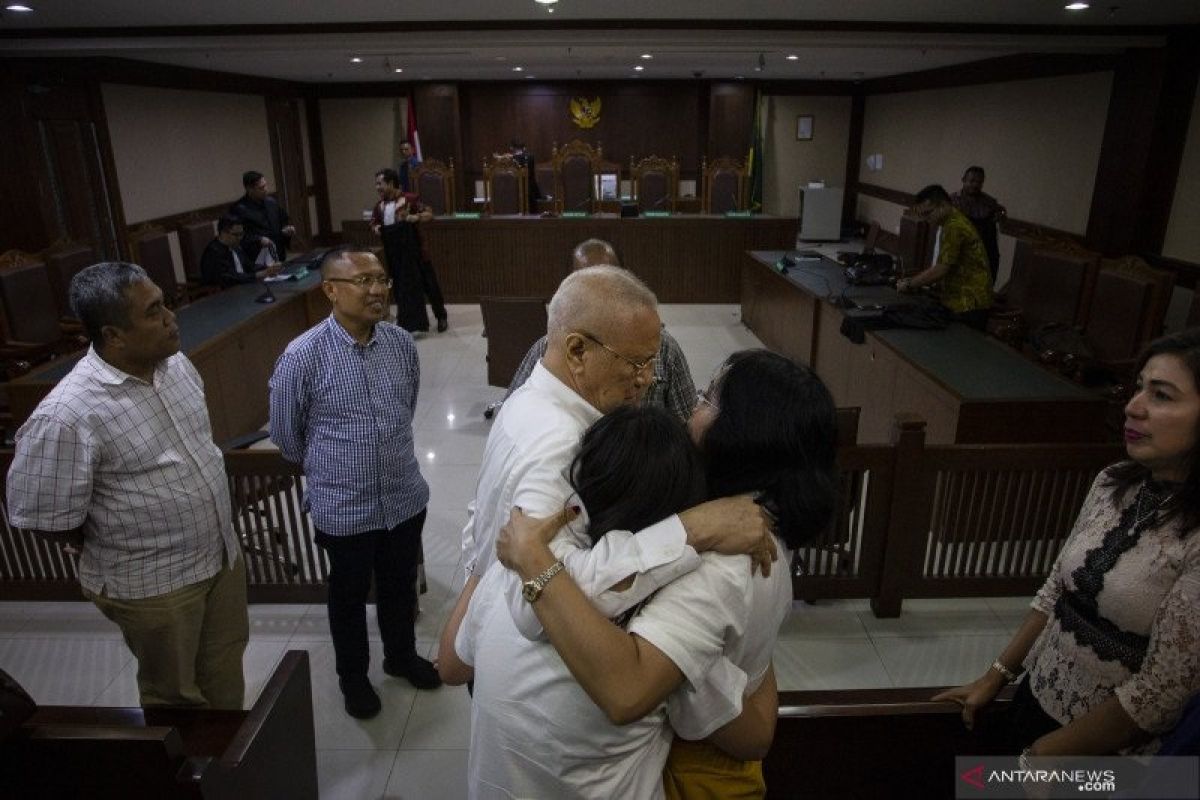 Terpidana perkara korupsi flu burung Freddy Lumban bebas