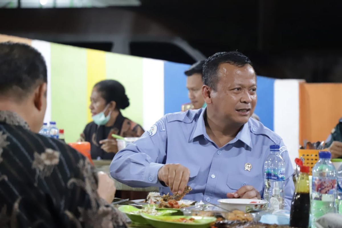 Menteri ini akui dari dulu suka makan pecel lele