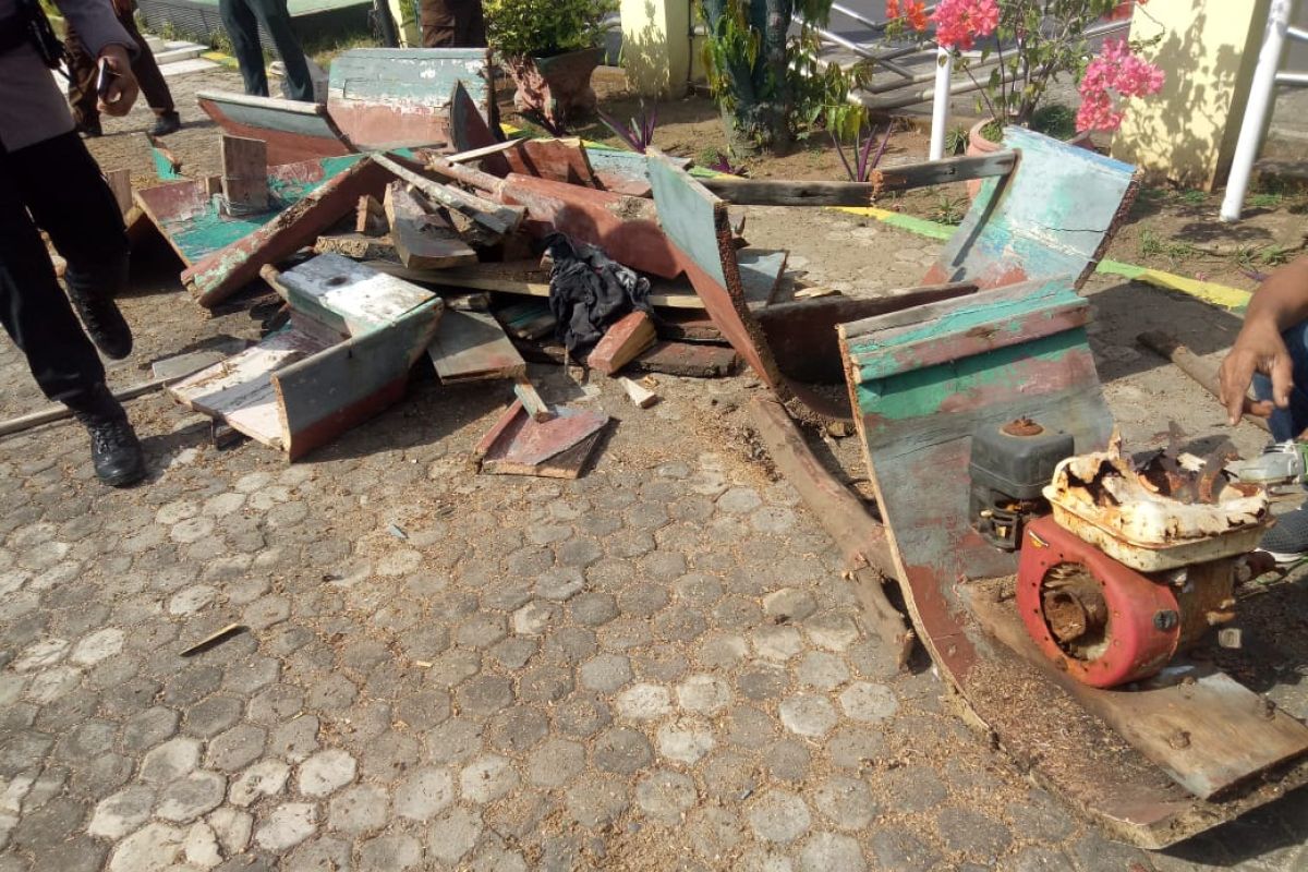 Kapal nelayan pelaku bom ikan di perairan Flores Timur dimusnahkan