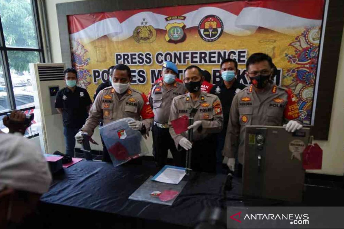 Dua pemulung nekat bobol 15 brankas perusahaan