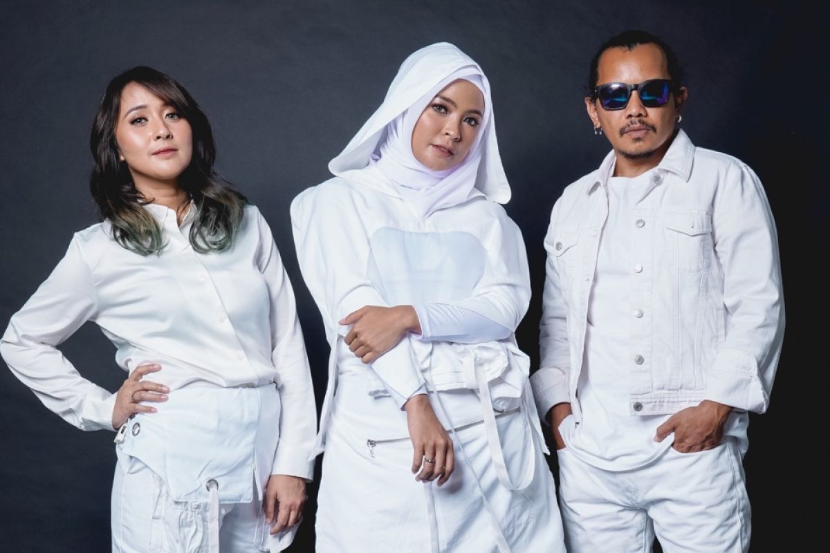 Band Kotak ajak Cak Nun kolaborasi lagu "Manusia Manusiawi"