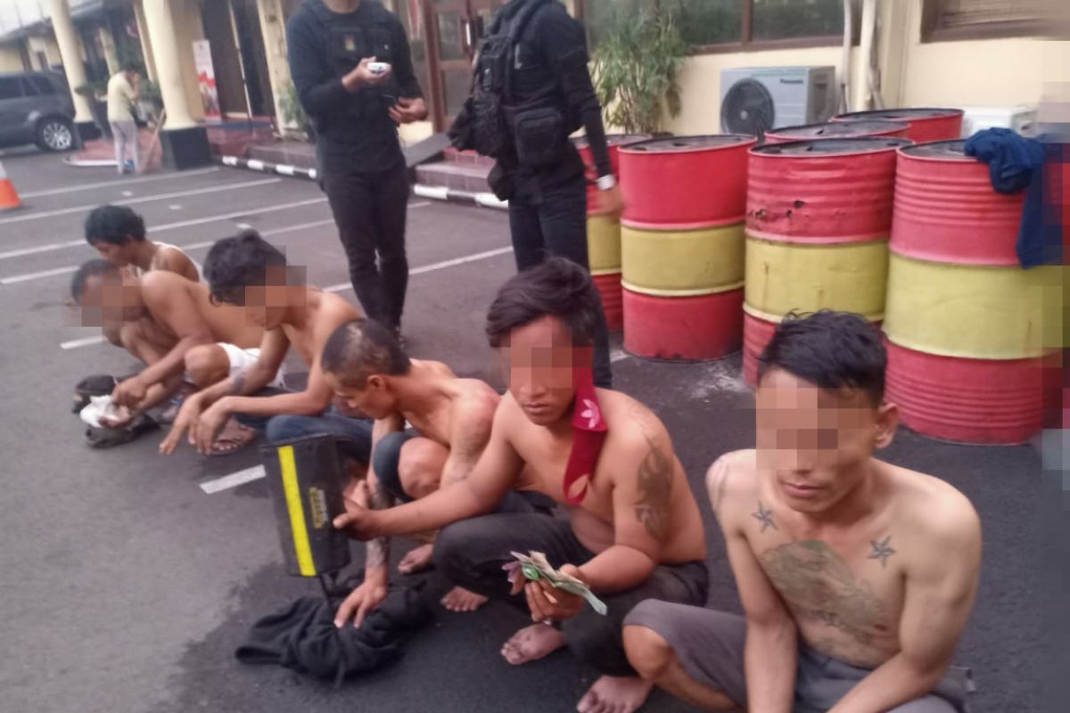 Acung-acungkan golok palak setiap sopir Rp50 ribu, 6 remaja dibekuk