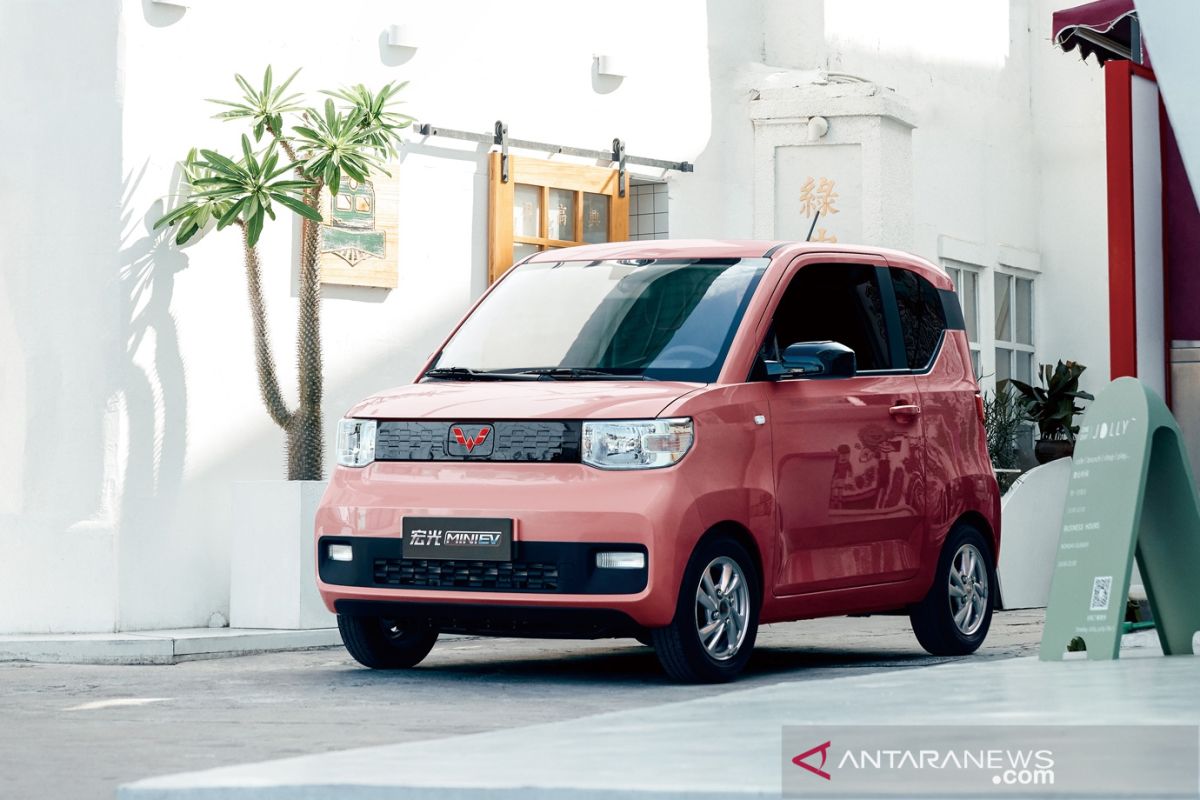 Harga mobil listrik Wuling Mini EV hanya Rp60 jutaan