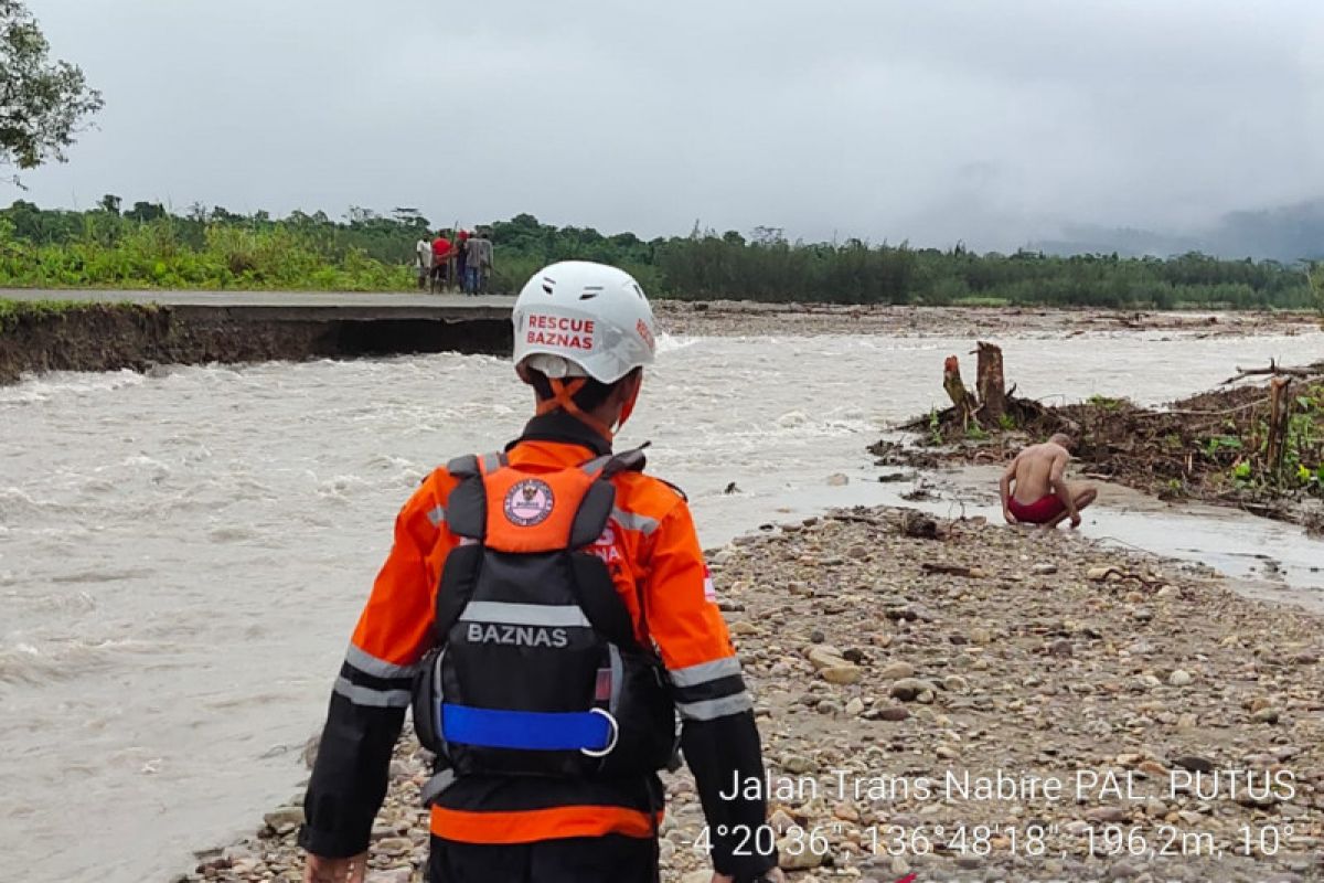 Warga kampung Iwaka dan Trans-Nabire terdampak banjir bandang diungsikan