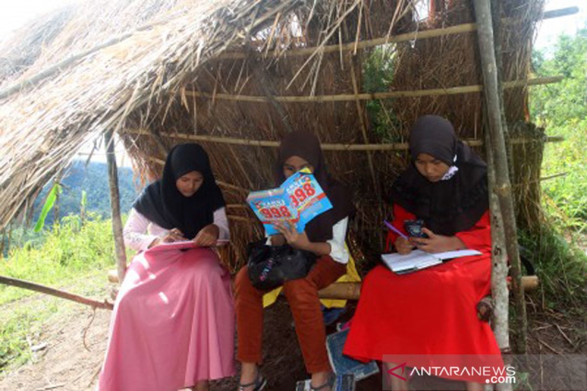 Tak ada frekuensi radio, anak-anak di Sikka  tak bisa belajar