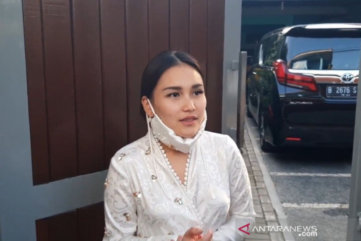 Ayu Ting Ting pada Idul Adha ini malah sedih, kenapa?