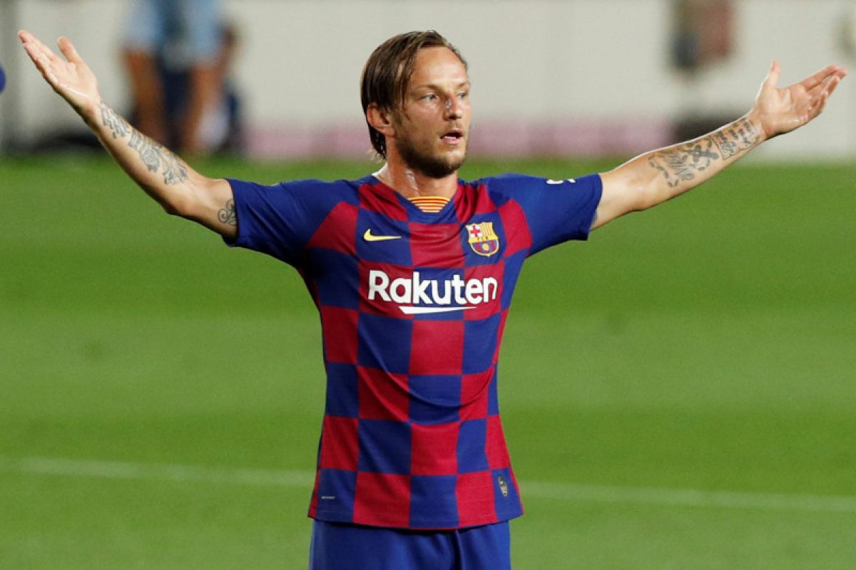 Rakitic tinggalkan Barcelona