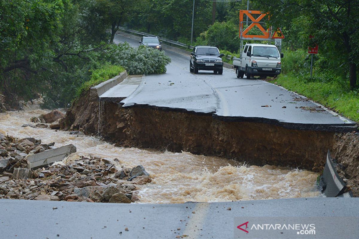 21 tewas akibat banjir dan longsor di Korea Selatan