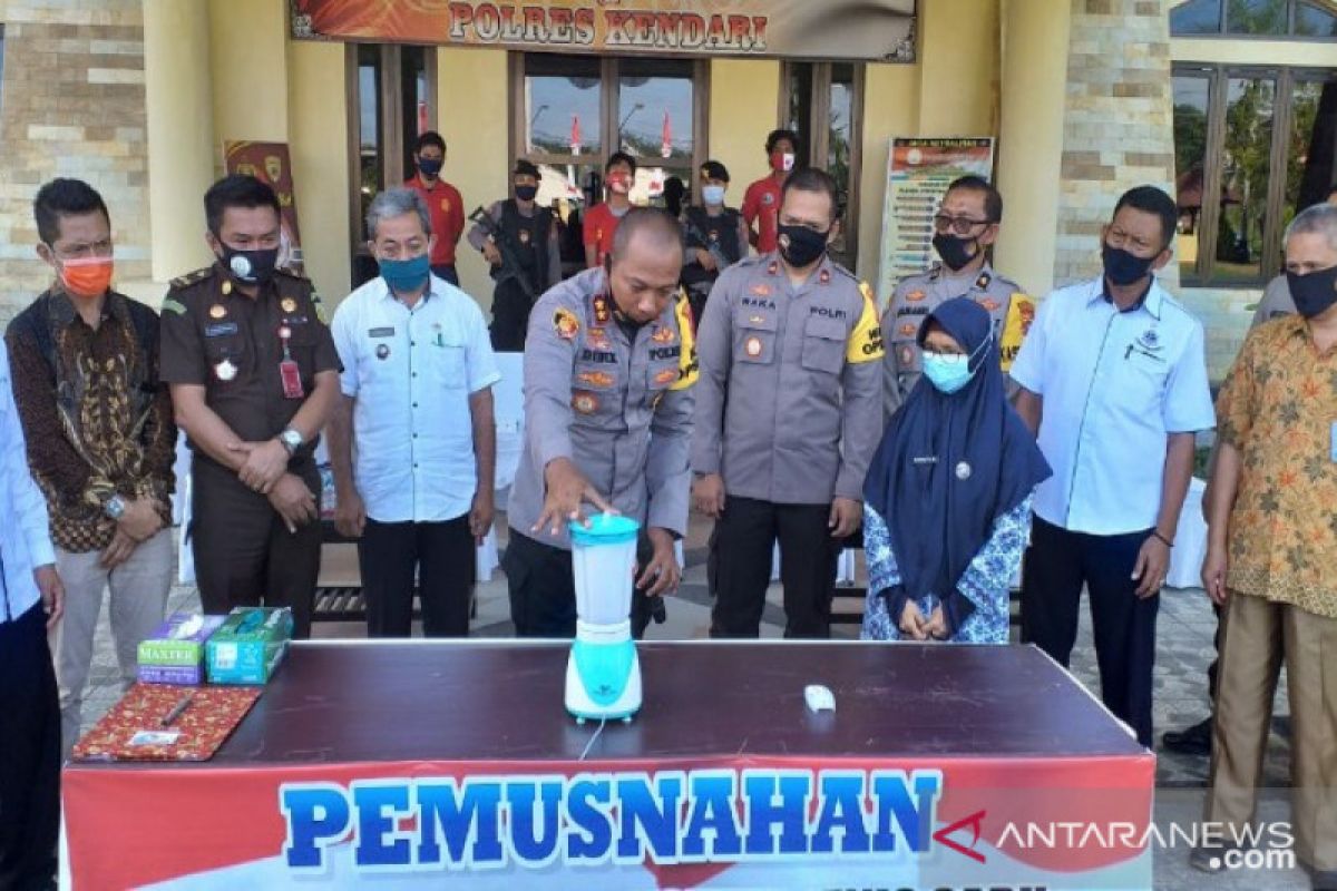 Polres Kendari musnahkan barang bukti ratusan gram sabu-sabu