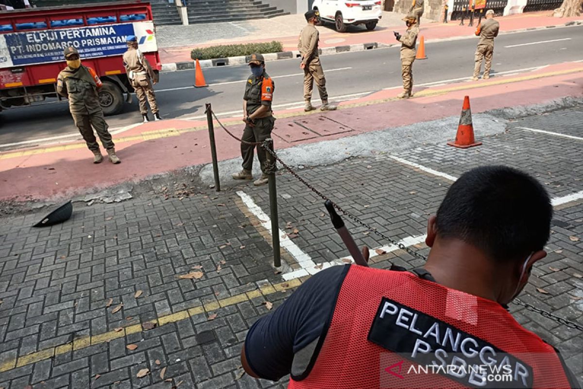 Pekanbaru sosialisasikan sanksi wajib gunakan masker di perkantoran