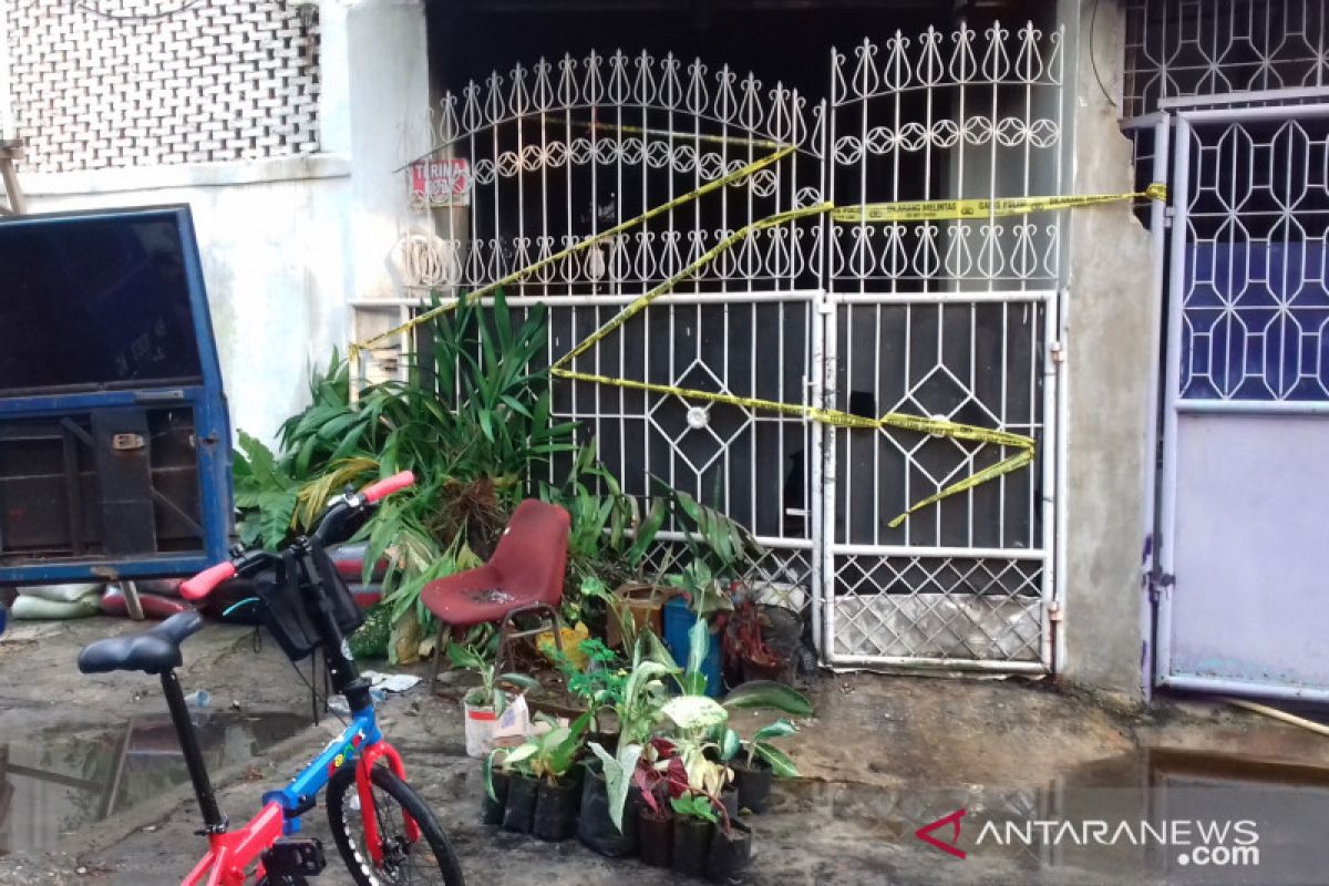 Rumah di Jondul Lama Pekanbaru hangus terbakar. Penghuni mengaku nyaris mati