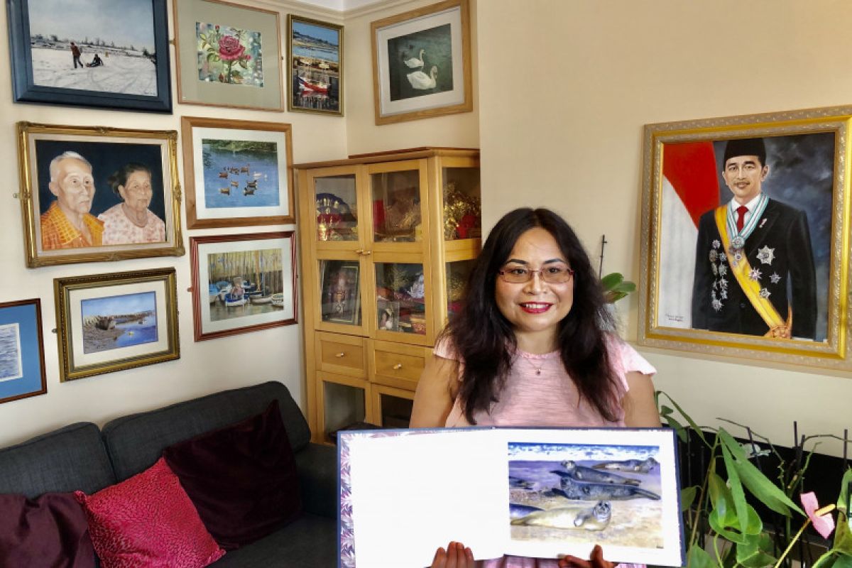 Sunarni Puji Lestari, warga Indonesia yang melukis Anjing Laut untuk Ratu Inggris