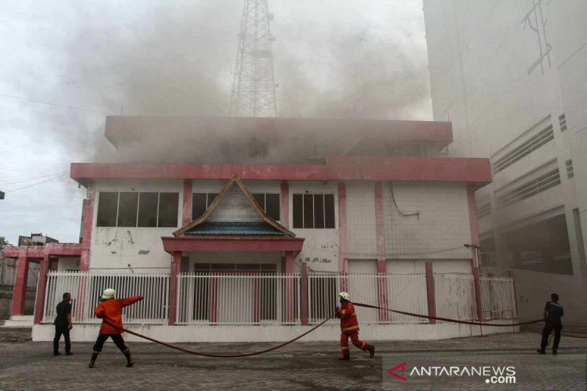 Dampak kebakaran gedung Telkomsel, sejumlah pelanggan beralih ke operator lain