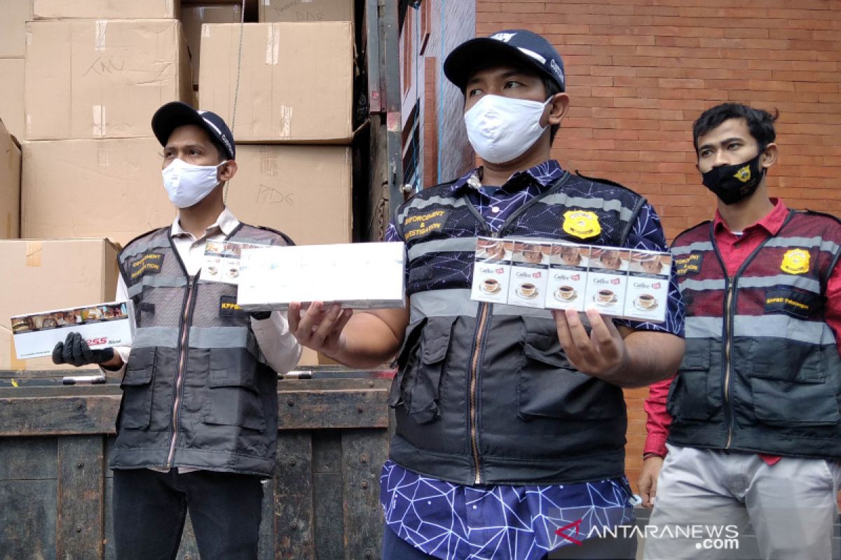 Bea Cukai Kudus ungkap penjualan rokok ilegal  secara daring