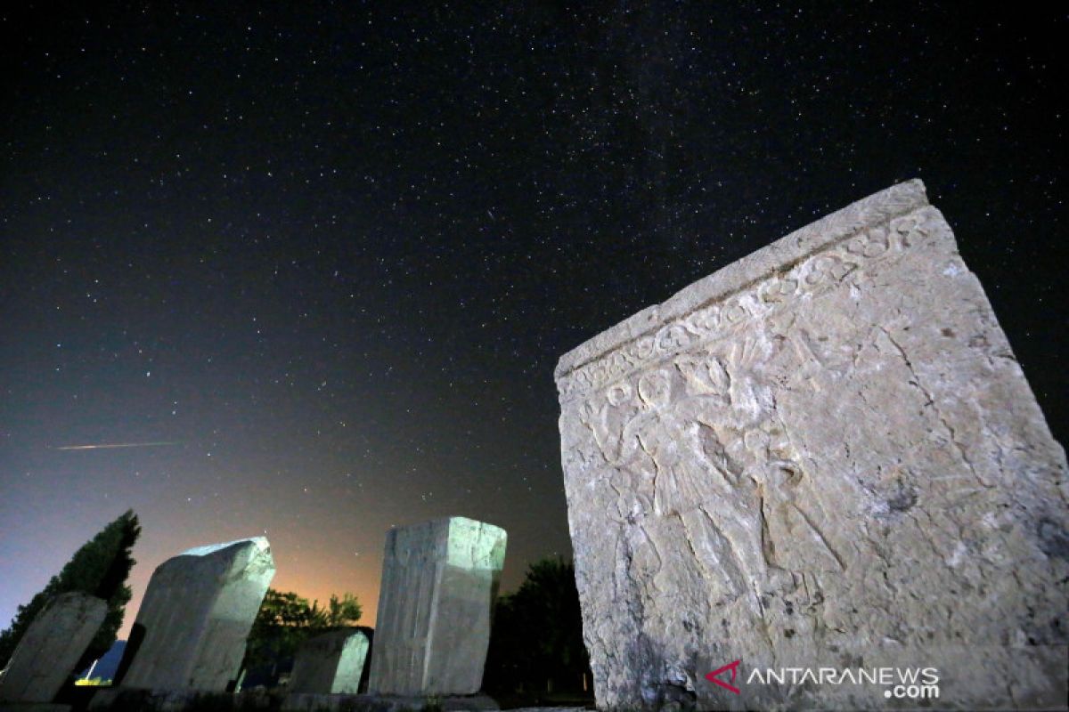 Saksikan hujan meteor dini hari di seluruh Indonesia