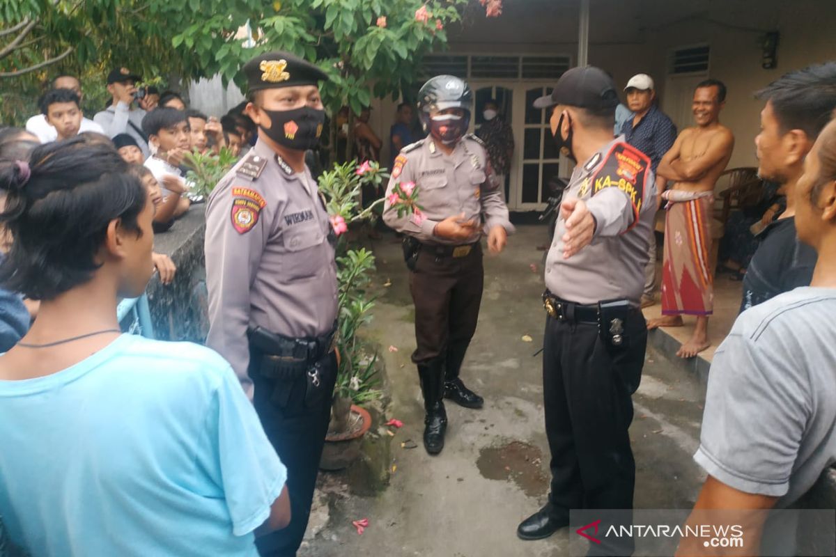 Bertamu dan beri ciuman di perut bocah 15 tahun anak temannya, pria ini nyaris dihajar massa