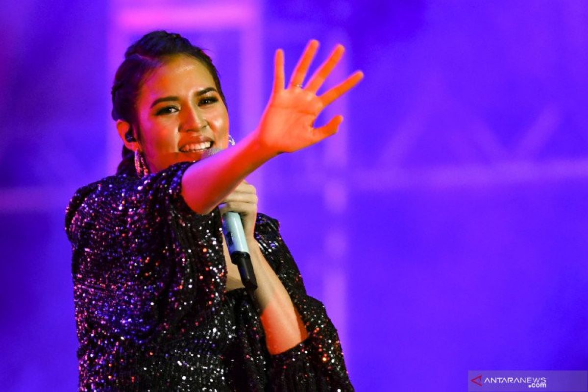 Raisa bawakan "Indonesia Pusaka" dalam perayaan detik-detik proklamasi