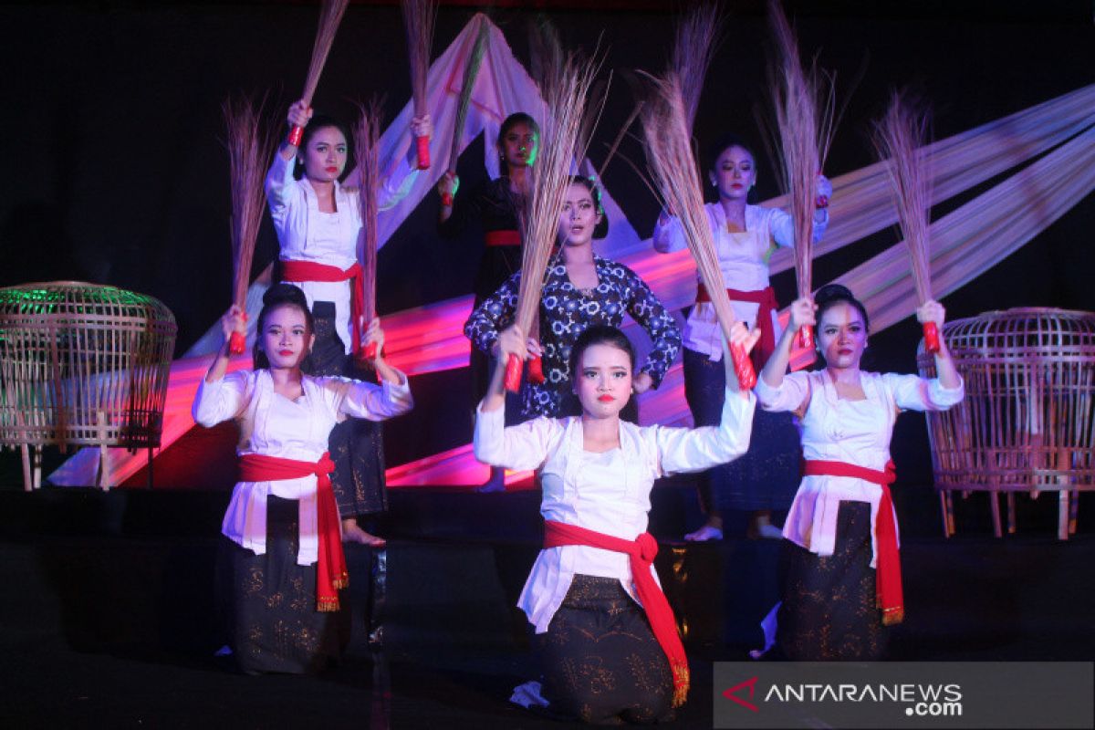 "Enduring The Freedom", persembahan tari seniman Semarang untuk Kemerdekaan Indonesia