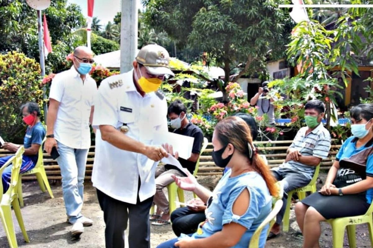 Wali Kota pantau  penyerahan BLT di Bitung