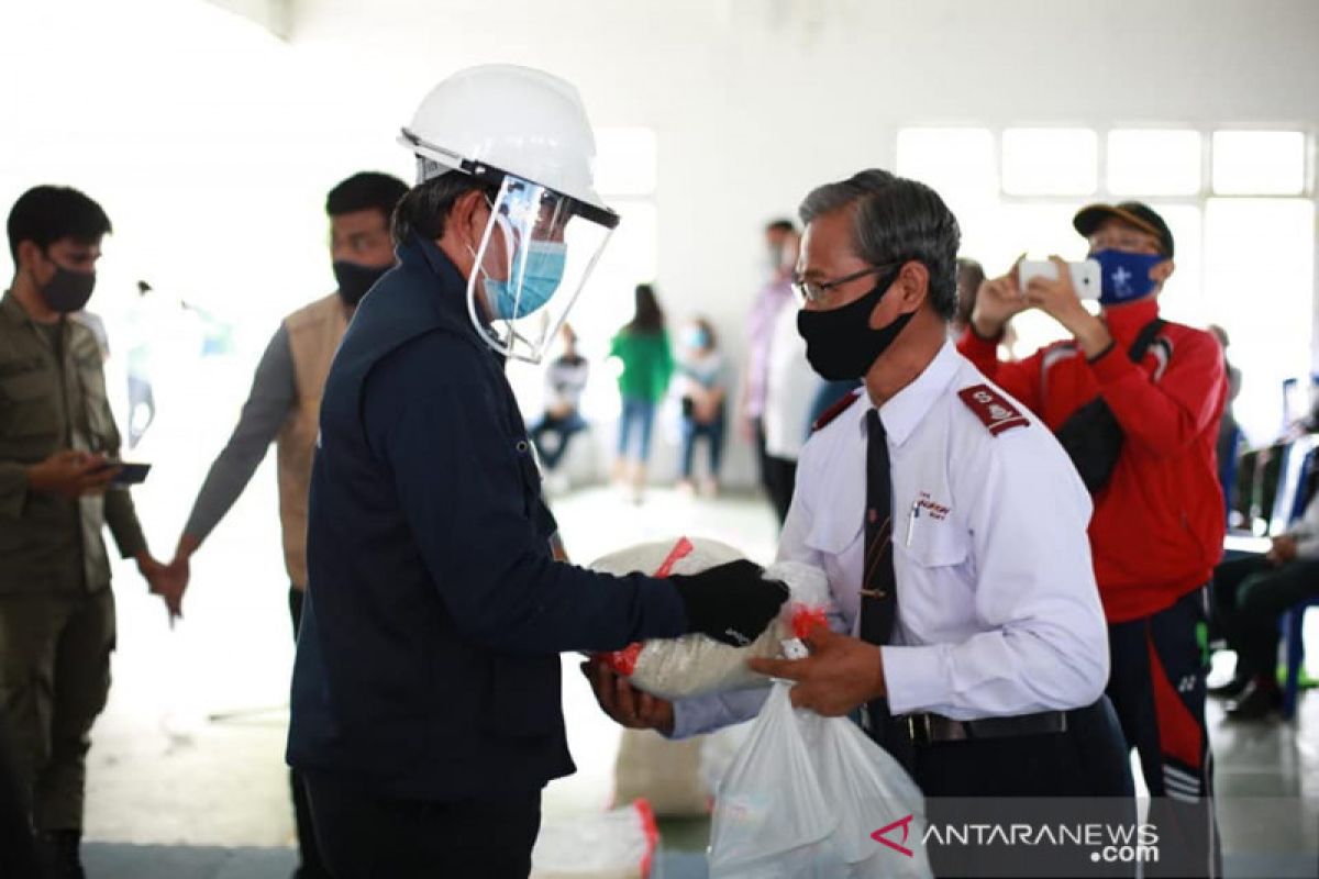 Pemkot Manado salurkan bansos bagi pemuka agama