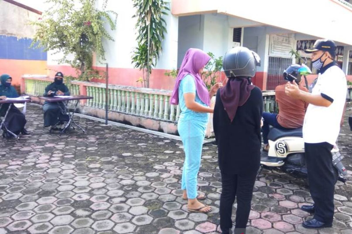 Berpakaian ketat, puluhan warga terjaring razia di Aceh Barat