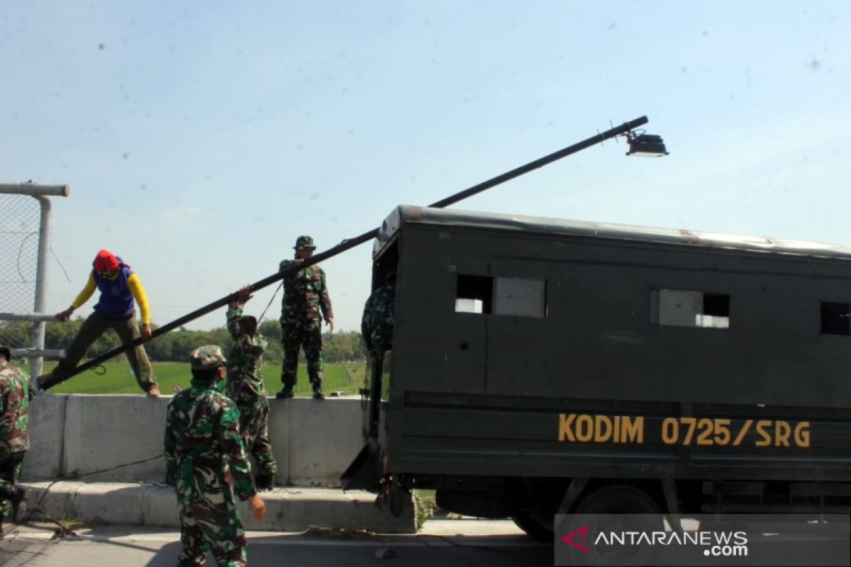 Kodim Sragen pasang lampu penerangan jalan cegah pelemparan batu