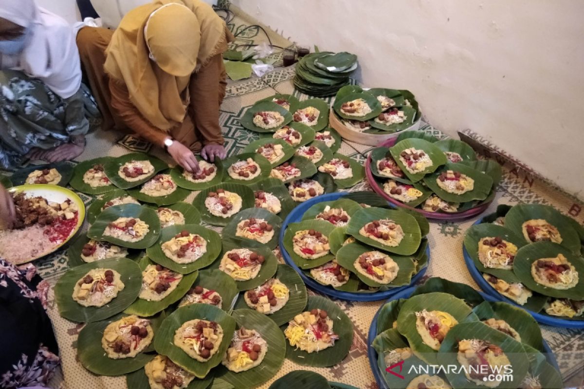 Tradisi memasak bubur "asyura" di Kudus masih dilestarikan