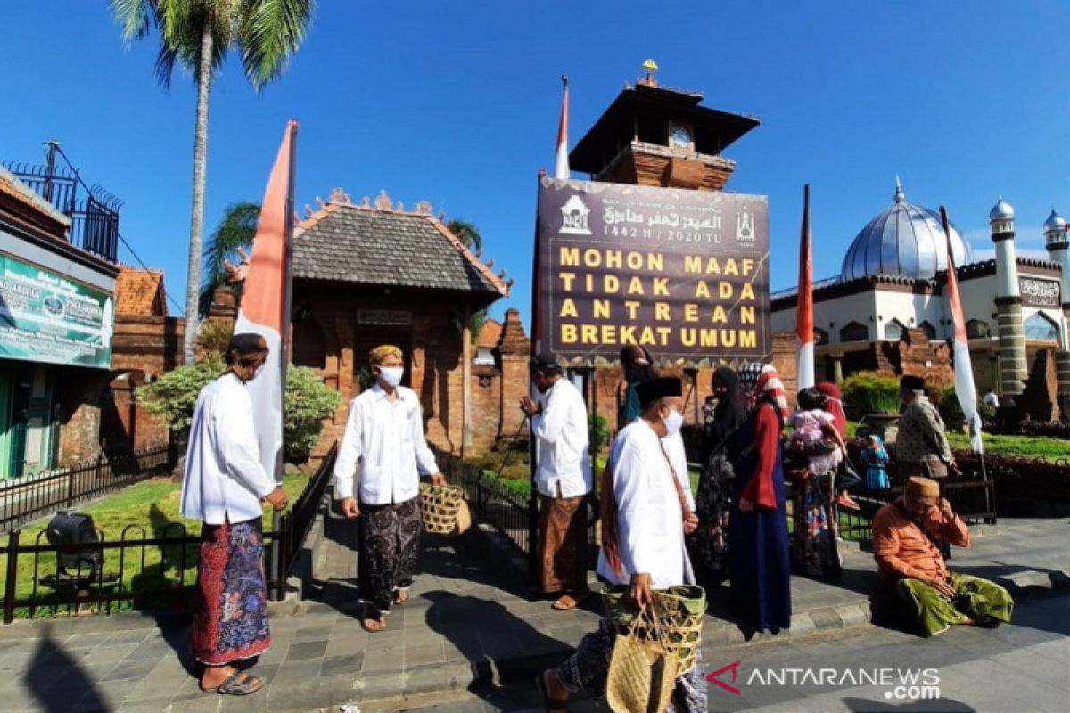 27.906 bungkus nasi  dibagikan dalam tradisi buka luwur Sunan Kudus