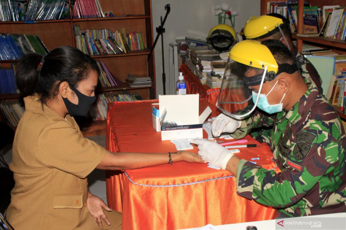 Lanud El Tari gelar tes cepat bagi para guru di Kupang