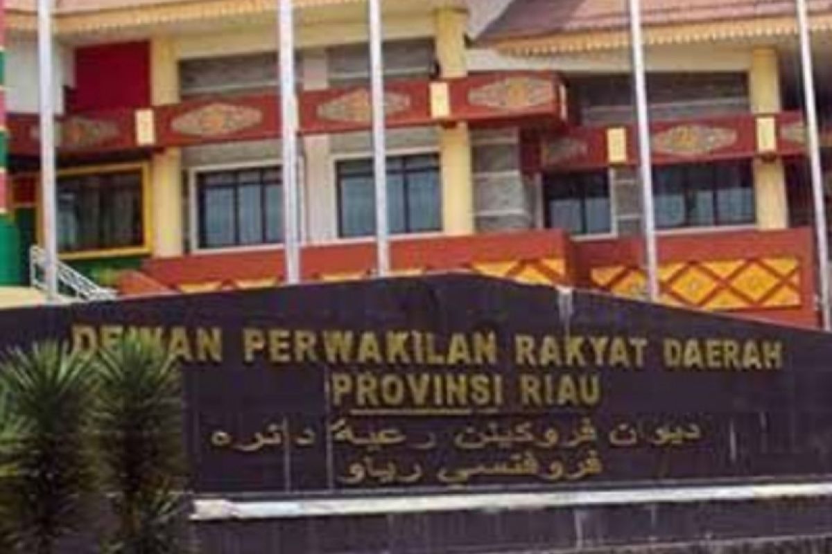 KPU Riau masih menunggu permohonan PAW enam anggota DPRD