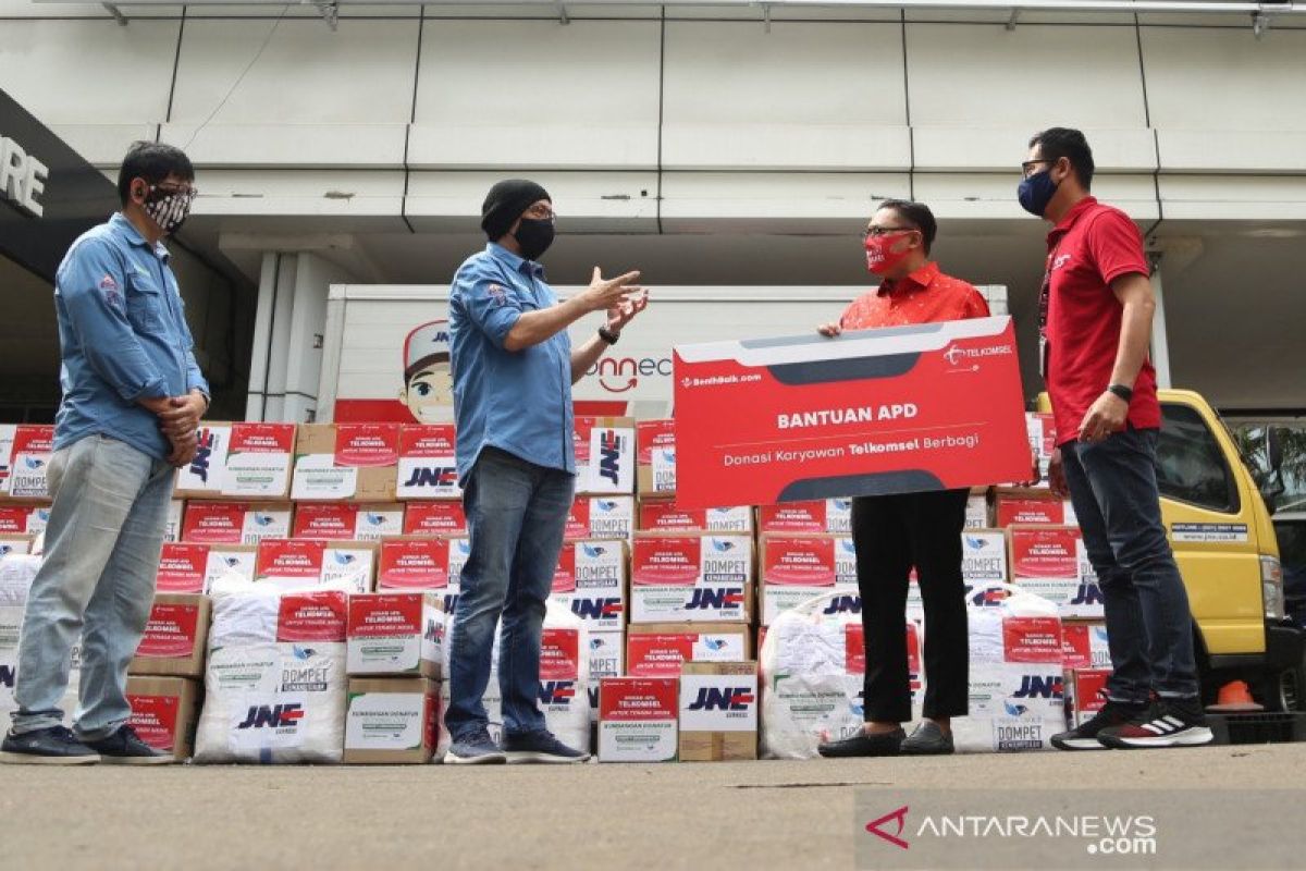 Menembus bencana demi bantu sesama lewat CSR telkomsel