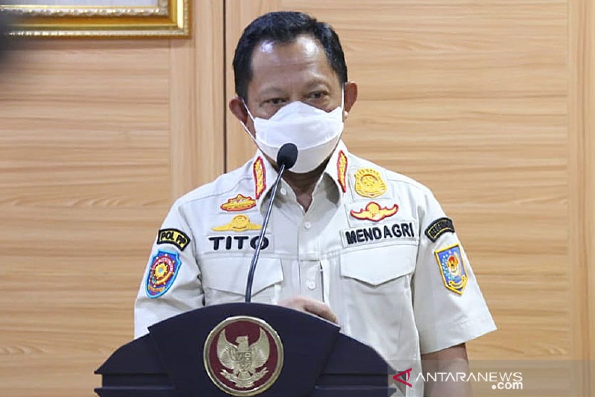 Mendagri Tito Karnavian beri sanksi puluhan kepala daerah pelanggar protokol COVID-19