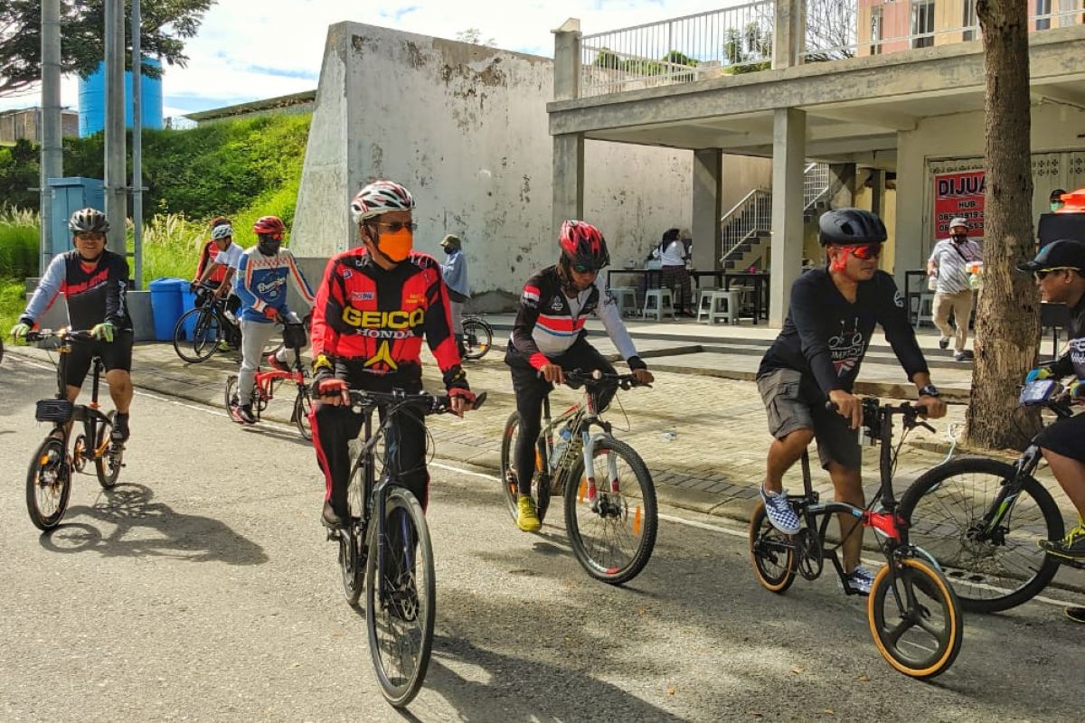 Gubernur Sulteng lakukan Gowes dari Palu - Pantoloan untuk lepas direct export