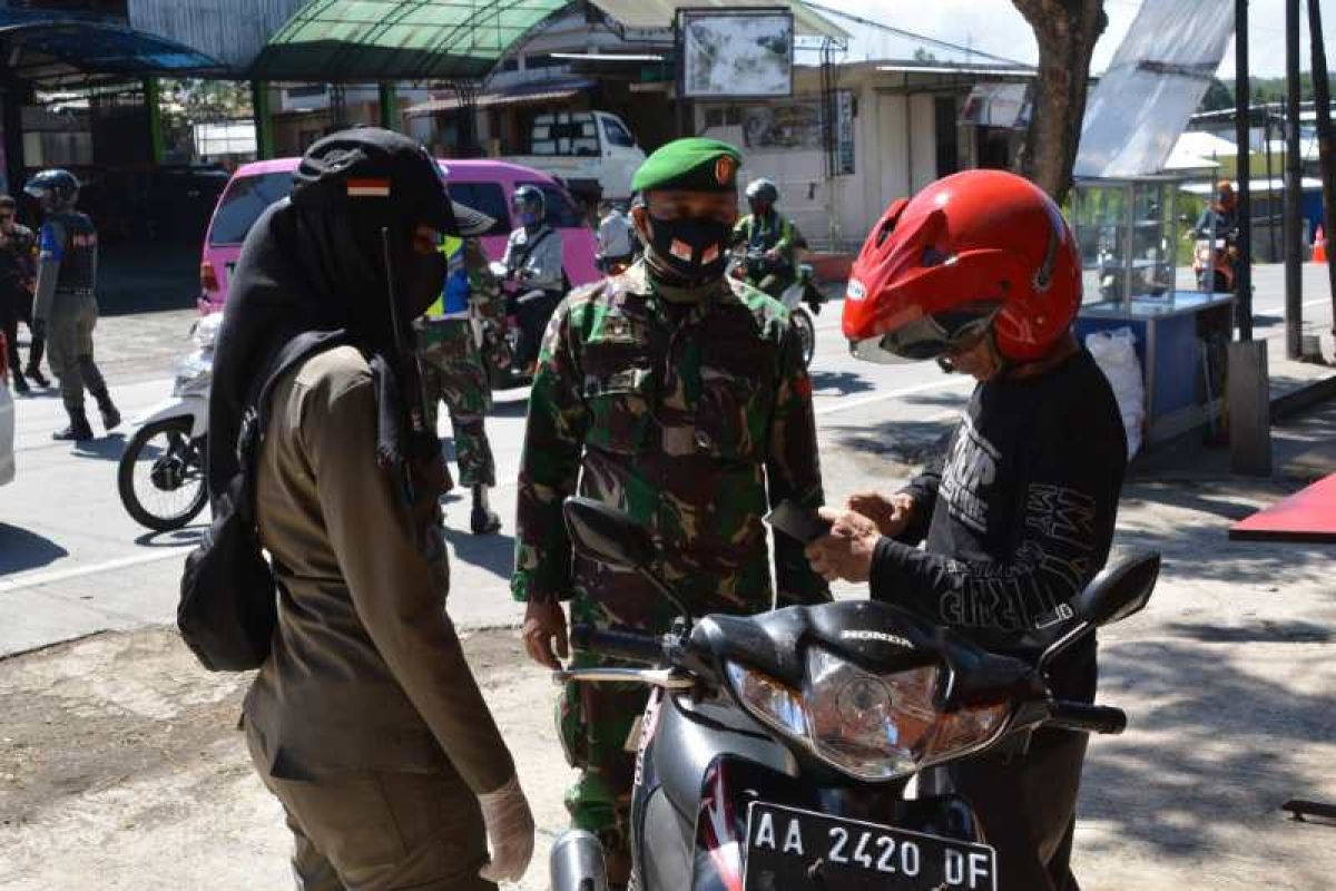 Petugas gabungan Wonosobo gencar operasi pemakaian masker