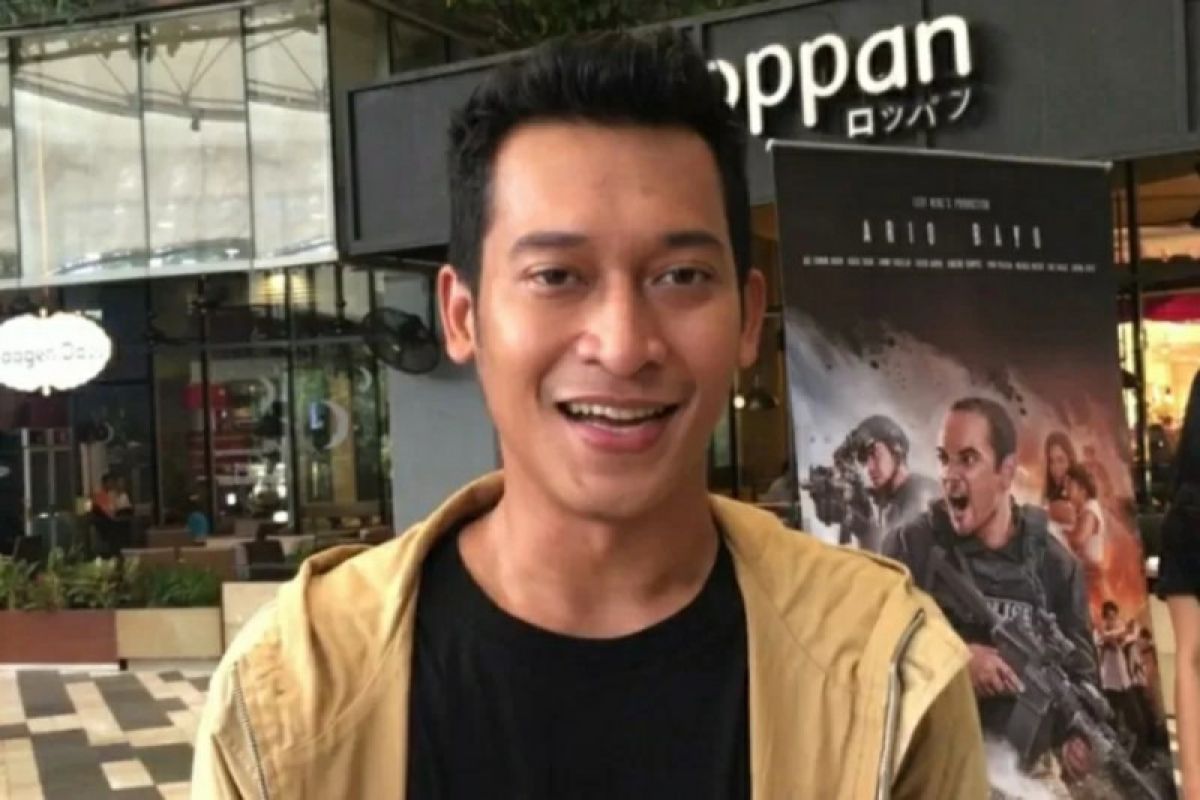 Aktor Ade Firman Hakim meninggal dunia diduga COVID-19 dalam usia 31 tahun