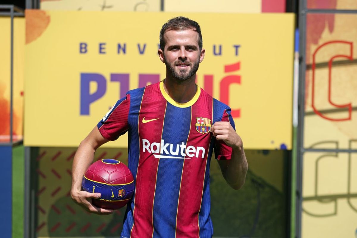 Miralem Pjanic bingung selalu jadi pemain cadangan di Barcelona