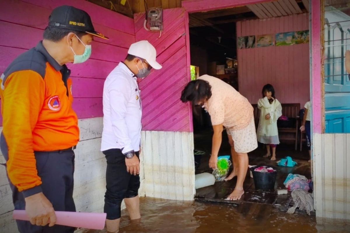 Bupati Kotim minta perusahaan ikut bantu korban banjir